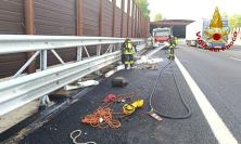 Fiamme in autostrada A14: va a fuoco materiale edile, camion in salvo
