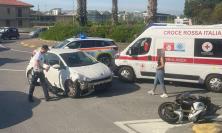 Incidente alla rotatoria del Corridomnia: impatto tra auto e moto, traffico in tilt verso la superstrada