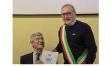 Treia, cittadinanza onoraria a Oscar Massei: omaggio alla leggenda del calcio italo-argentino