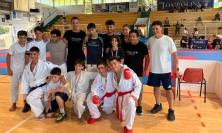 Karate Macerata, weekend da incorniciare per il maestro Roberto Carota: festa per il 6° Dan e trionfo ai Regionali