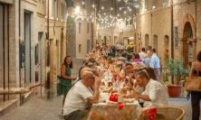 Mogliano, grande successo per la prima “Cena Lunga del Patrono”: 400 persone nel centro storico