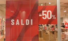 Marche, guida ai saldi 2026 : cinque regole per risparmiare davvero (Video)
