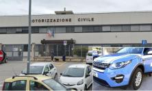 Macerata, esame della patente con auricolare e microcamera: 44enne scoperto e denunciato