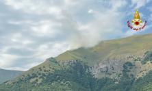 Vasto incendio boschivo a Bolognola: in azione Vigili del Fuoco, elicottero e Canadair