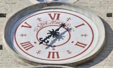 Tolentino, l'orologio della torre si ferma ancora: nuovi interventi in piazza della Libertà