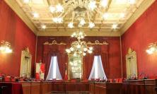 Macerata, la maggioranza diserta l'aula: salta il Consiglio comunale, protestano le opposizioni