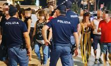 Civitanova, trovati ubriachi sui muretti e nei prati: giovani finiscono in pronto soccorso per l'alcol