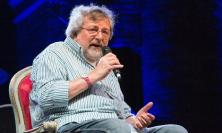È morto Francesco Guccini: a Musicultura il suo addio al palco, poi la magia di Lunaria a Recanati