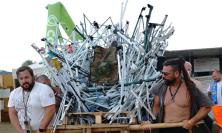 Montelago, i rifiuti diventano arte: il "Trono di gazebi" vince la prima edizione di RubbishArt