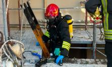 Due operai intossicati in un cantiere: trasferiti in codice rosso a Torrette