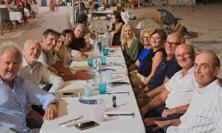 Gli amici del biliardino si ritrovano a Civitanova: una serata tra ricordi e risate