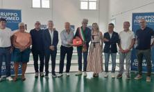Macerata, Fisiomed dona un defibrillatore alla nuova palestra di via Metauro