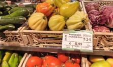 Frutta e verdura sempre più "oro" della terra: perché i prezzi dei supermercati continuano a salire