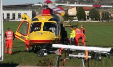 Civitanova, violento scontro auto-moto sulla Statale 16: centauro a Torrette in elisoccorso
