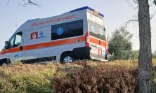 Potenza Picena, scontro tra auto e scooter: 41enne soccorso dal presidente della Croce Rossa e trasferito a Torrette