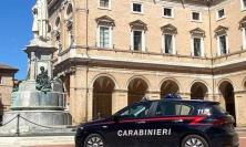 Recanati, Insegue e aggredisce un coetaneo con coltello e con un petardo: denunciato 19enne