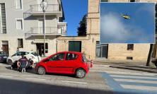 San Severino, investita da un'auto mentre attraversa sulle strisce: donna trasportata a Torrette