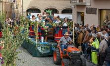 Montecassiano, tornano i Sughitti: tre giorni di sagra tra briscola, vendemmia, sbandieratori e musica