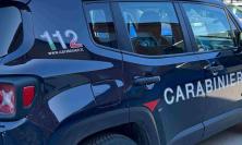Sarnano, tampona un'auto con la moto: positivo ai cannabinoidi, denunciato 40enne