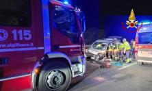 Auto contromano in superstrada e scontro frontale: due feriti gravi, interviene l'eliambulanza