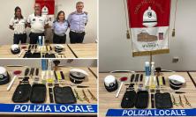 Macerata, blitz della polizia locale: sequestrata parrucchieria abusiva (FOTO)