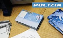Porta la carta d'identità senza microchip per rinnovare il passaporto: denunciato un 27enne