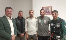 Tolentino, stipendi non pagati: Sclavi incontra gli operai saliti sulla gru. "Ora un tavolo in Prefettura"