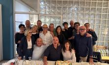 Ex compagni di classe si ritrovano dopo 40 anni: la rimpatriata degli ex studenti del "Corridoni"