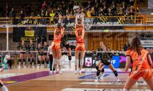 La CBF Balducci HR corsara a Brescia in quattro set: tre punti e prima vittoria stagionale per le arancionere