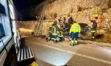Dramma a San Severino, perde il controllo dell'auto e si schianta: muore un giovane di 21 annni