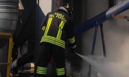 Sirolo, vigile del fuoco di 45 anni folgorato da un cavo elettrico: trasferito d'urgenza a Torrette