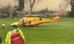 Visso, si ribalta col bobcat: interviene l’eliambulanza