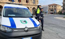 Macerata, sosta selvaggia in centro: oltre 70 le sanzioni. Sequestrata patente sospetta