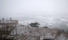 Maltempo in arrivo sulle Marche: neve dai 300 metri, burrasche sulla costa e mareggiate