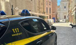 La piccola Sofia ha fretta di nascere:  i finanzieri scortano mamma e papà al Salesi