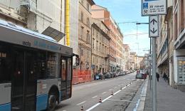 Macerata, nuovi parcheggi gratuiti su corso Cavour: sosta regolamentata e disco orario