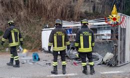 Montecosaro, furgone si ribalta lungo la Provinciale 10: feriti due operai