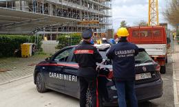 Falsi corsi di sicurezza e infortunio sul lavoro: società edile sotto indagine a Macerata. Tre denunciati