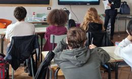 Montecassiano, l'Ufficio scolastico boccia la terza prima media: è protesta