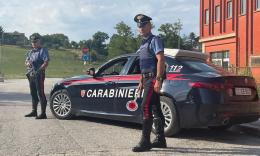 Pollenza, brandisce un pugnale nei pressi di un bar: denunciato 30enne irregolare