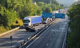 Tolentino, incidente sulla SS77: un'auto si ribalta. Un ferito e traffico in tilt