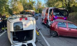 Macerata - Scontro frontale  lungo la Provinciale, furgone si ribalta: due feriti al Pronto Soccorso