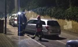 Macerata, una macchina si sfrena: intervengono i pompieri