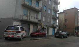Macerata, cane abbaia senza sosta nell'appartamento: i vicini lanciano l'allarme (FOTO)