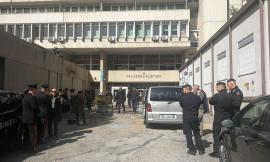 Processo a Oseghale, il pentito: "Iniziò a fare a pezzi Pamela quando era ancora viva". La mamma in lacrime