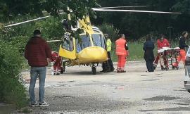 Montefano, scontro tra auto e moto: centauro trasportato ad Ancona in codice rosso