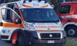 Morrovalle, incidente in superstrada: auto urta camion e invade la corsia opposta, traffico in tilt
