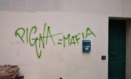 Macerata, nuove scritte offensive contro il questore. Pignataro: "Nessun passo indietro"