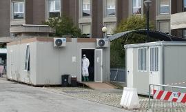 Macerata, Parcaroli sui contagi: "Trend in diminuzione". Chiusi i 2 container del pronto soccorso