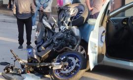 Treia - Violento scontro tra auto e moto, coppia vola sull'asfalto: ragazzo a Torrette (FOTO e VIDEO)